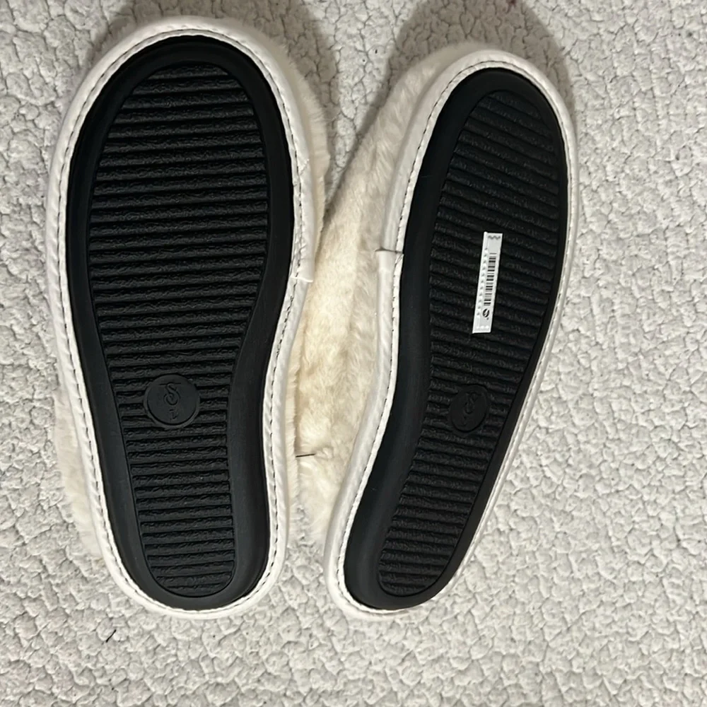 NWT Victoria’s secret Signature white faux fur Slippers size L - Picture 5 of 7